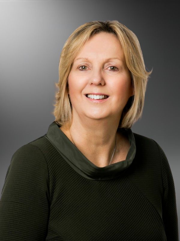 Portrait photo of Annette Hughes