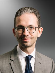 Portrait photo of Yann Krysinski