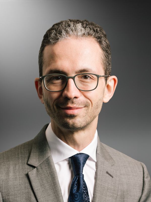 Portrait photo of Yann Krysinski